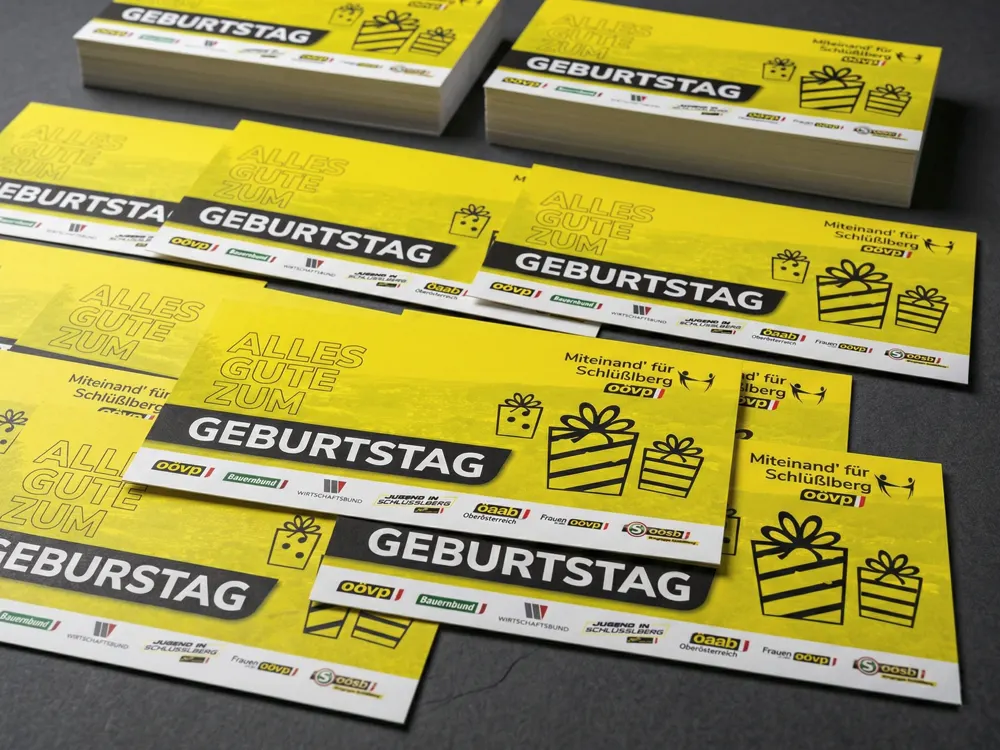 Postkarten als hochwertiges Mailing für Parteien, Unternehmen und Organisationen mit hochwertigen Veredelungsoptionen wie Heißfolierung oder 3D-Lack.