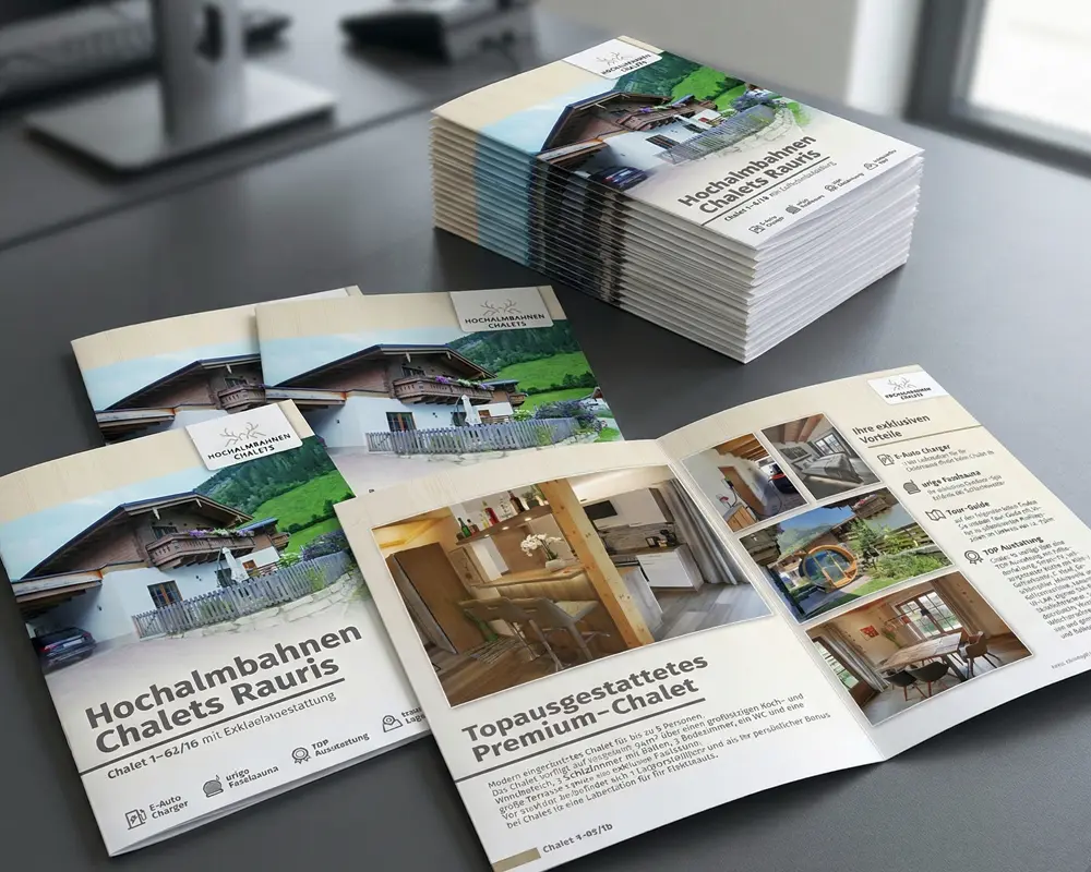 Professionelle Falzflyer im Digitaldruck mit matter Veredelung und präziser Verarbeitung für Tourismus-Betriebe in Österreich.