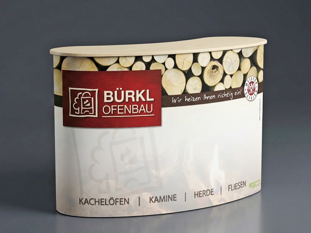 Pop-up Messetheken mit hochwertiger, 4c bedruckter Pop-up Folie (300g/m²) und heller Tischplatte für professionelle Messeauftritte.